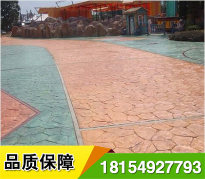 環(huán)氧壓化地坪特點經(jīng)國家檢測機關(guān)鑒定,透水地坪的承載力完全能夠達(dá)到C20-C25混凝土的承載標(biāo)準(zhǔn),高于一般透水磚的承載力.